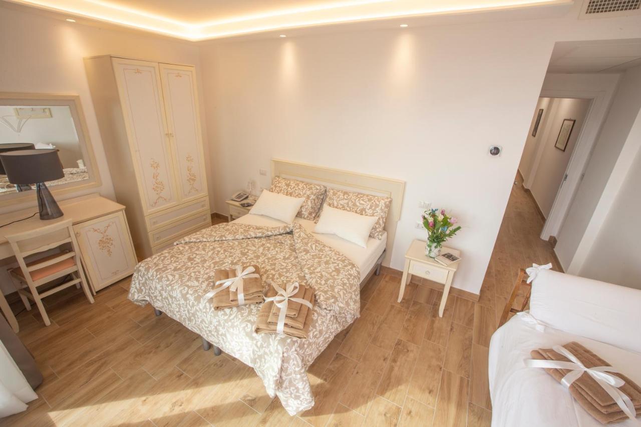 Hotel Flora Alba Adriatica Exterior photo