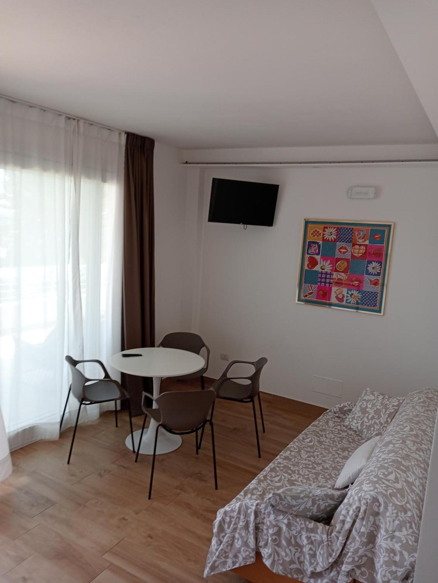 Hotel Flora Alba Adriatica Exterior photo