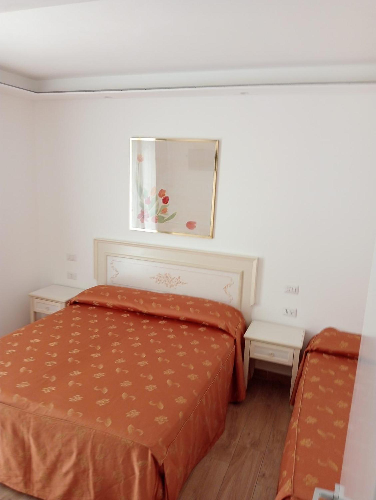 Hotel Flora Alba Adriatica Exterior photo