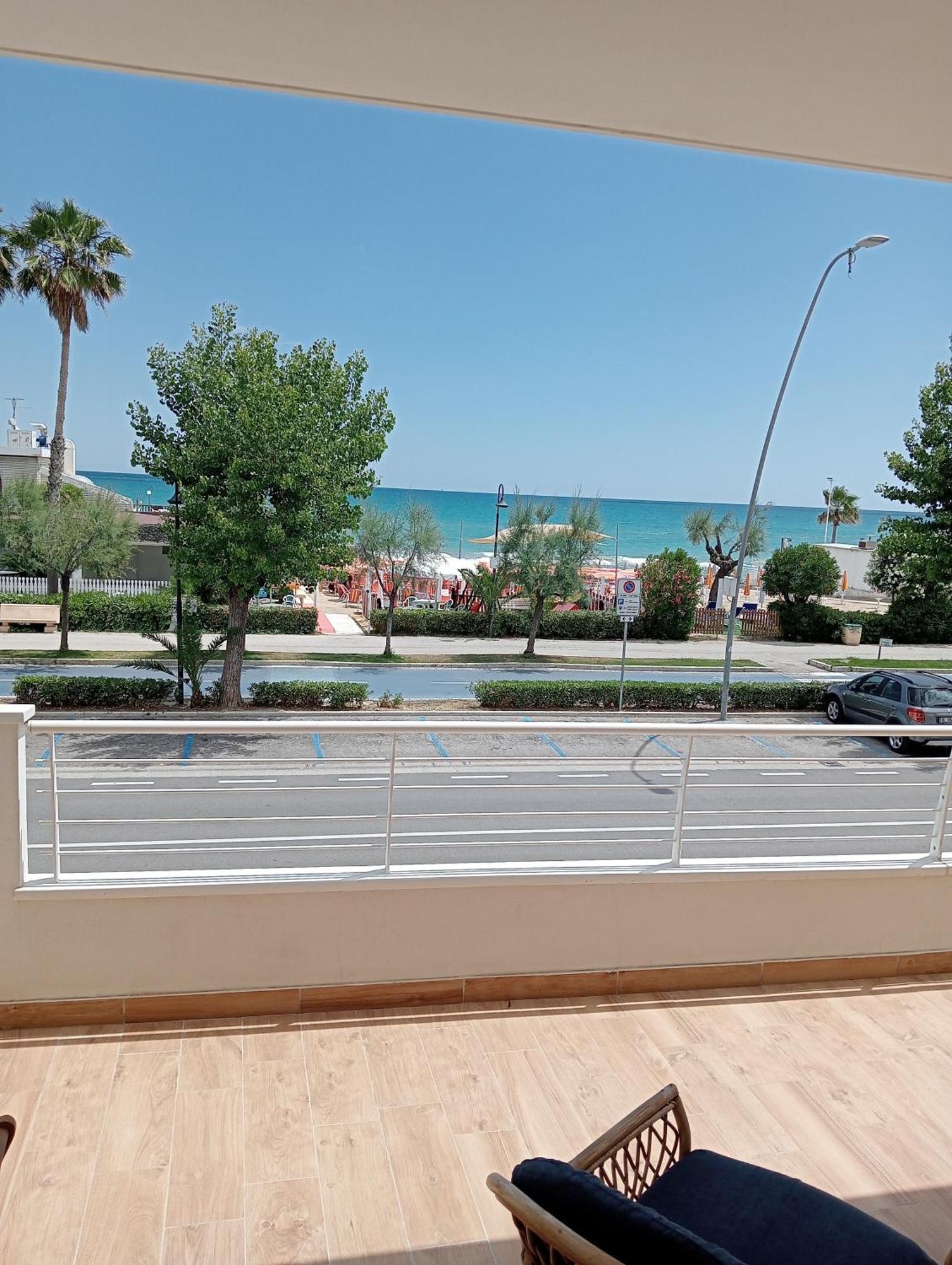 Hotel Flora Alba Adriatica Exterior photo